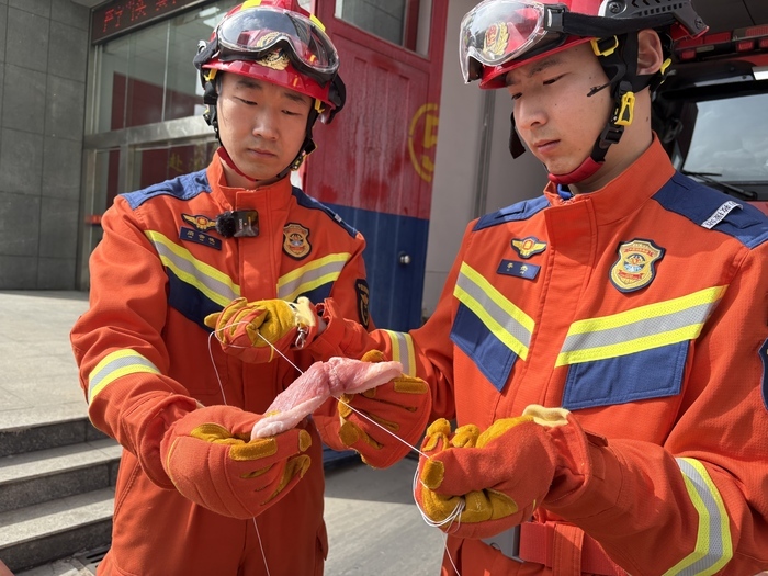 风筝线伤人事故频发，记者实测“杀伤力”