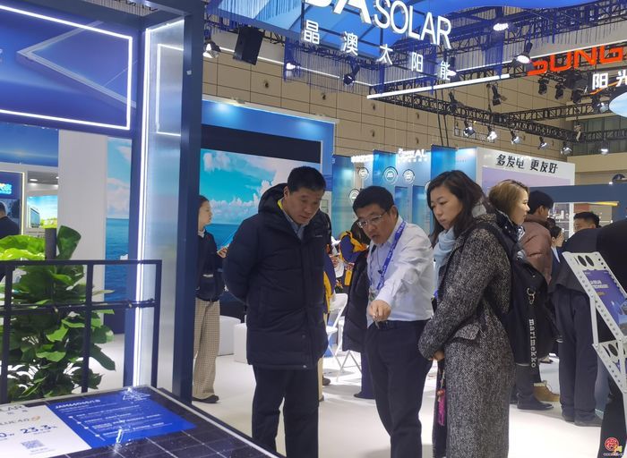 AI能源机器人亮相  2025第二十届济南国际太阳能展开幕