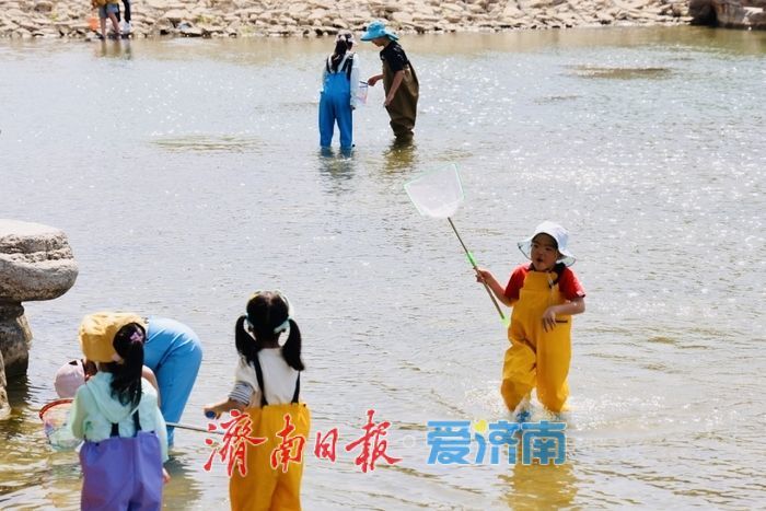 气温升至28℃ 济南市民孟家水库乐享春日时光