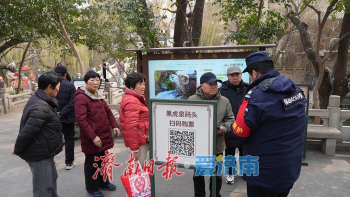 坐画舫游济南，护城河上览春色