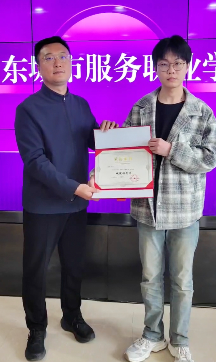 烟台一学生为救人缺考上热搜，校方：已表彰！授予“城院好青年”称号