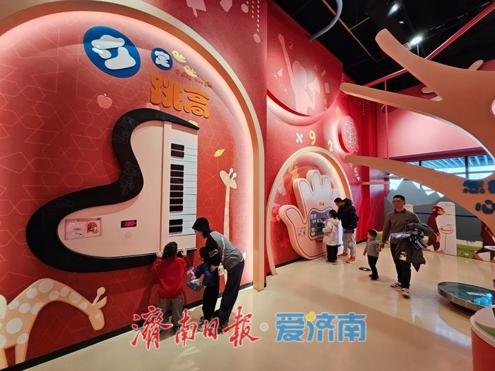 走进科技馆 探索科学奥秘