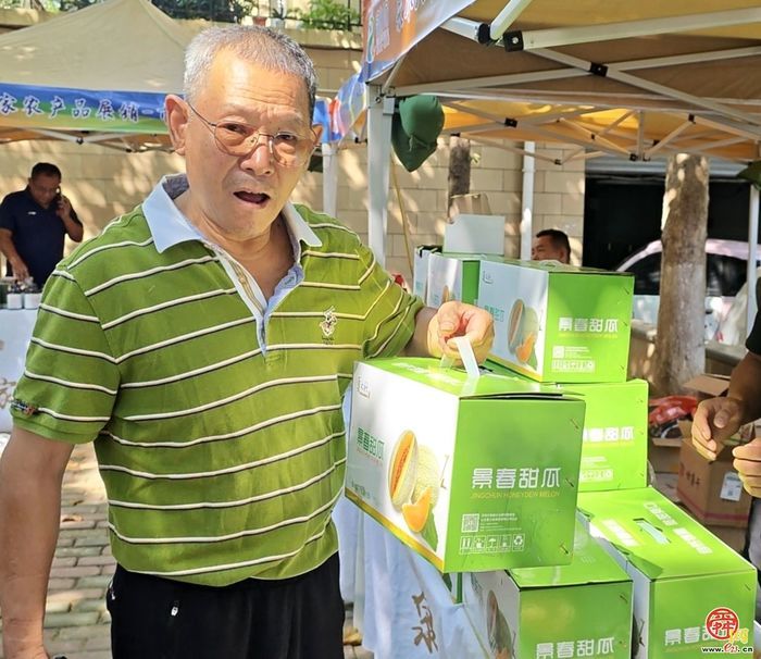 傍晚的街边烟火，上午的社区果香——泉水人家把新鲜摆在了两个地方