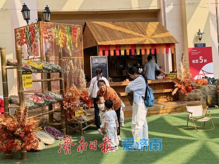 秋日麦田落进消费空间，市民解锁休闲新去处