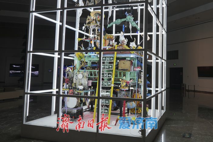 周末去逛展，怎能不看国际双年展