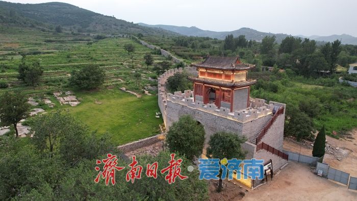 锦阳关披“新装” 亮化工程点亮古雄关