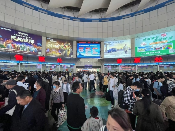 “泉”在济南过五一｜五一假期首日，济南长途汽车总站迎客流高峰