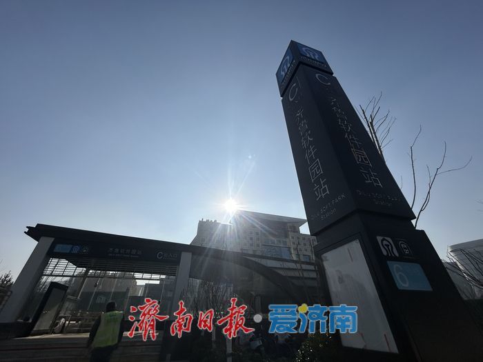 济南地铁6号线齐鲁软件园站冲刺收尾