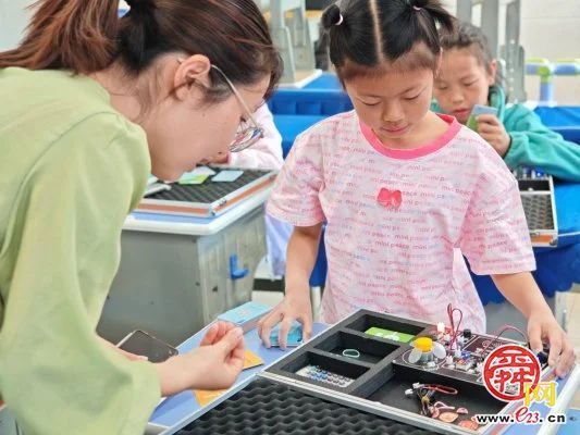 点燃孩子科技梦想!济南这所小学将课堂变成“科技实践场”