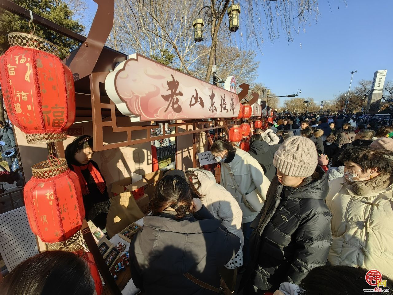 【网络中国节·春节】泉在济南过大年｜济南明湖市集火热进行中 “城湖一体”展现泉城新魅力