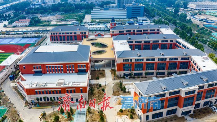 钟楼+特色外立面！高新区贤达学校实景显现 投用在即