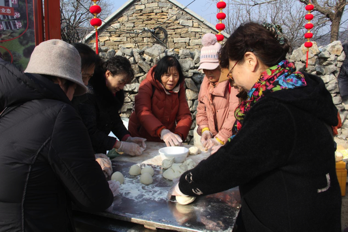 大锅菜飘香、蒸馒头上笼……来济南南山百年古村沉浸式体验过大年