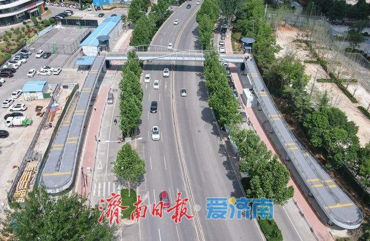 新建过街天桥完工，二环南路新添“空中走廊”