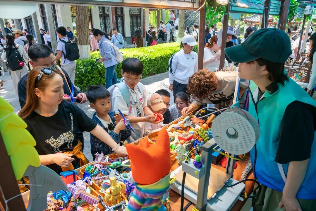 泉力集结·悦享五一｜天下第一泉风景区假期首日人气爆棚