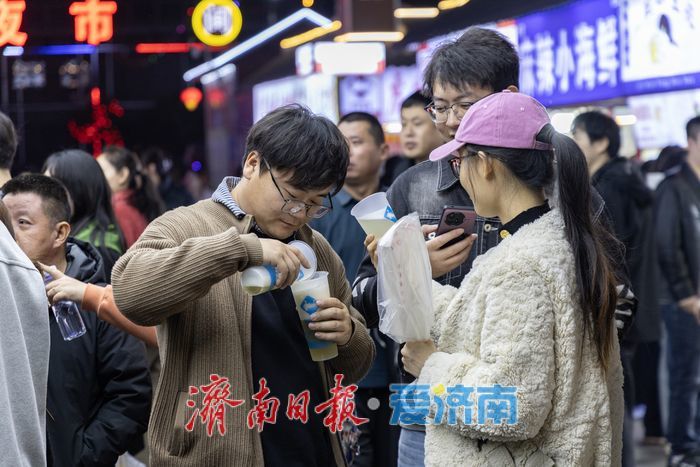 一年四季 泉在济南丨气温回暖烟火升腾，新潮业态点亮泉城夜生活