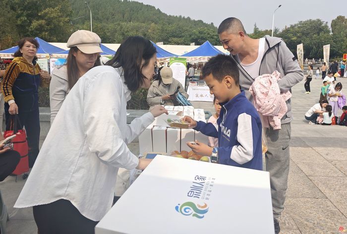 “泉水人家”联动出圈 品牌农产集中亮相！2024年济南市农产品品牌嘉年华暨黄河大集产销对接活动纪实