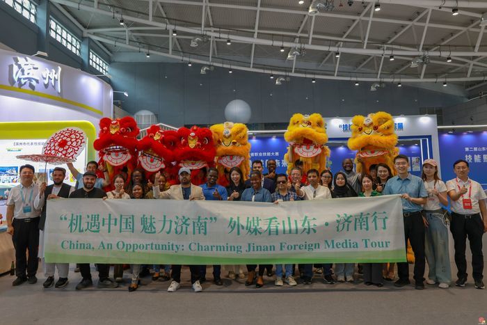 虚拟焊接、宋代点茶、葫芦雕刻、麻编……海外记者团沉浸式参观山东省职业技能大赛技能成果展