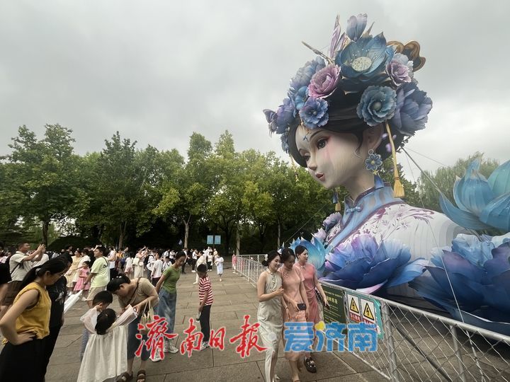 雨后“夏雨荷”展娇颜 引客来赏醉游人