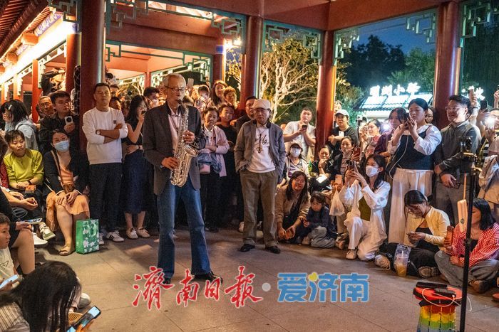 乐起殿堂，声醉明湖：走近“大明湖最有腔调的爷爷”杨树荣