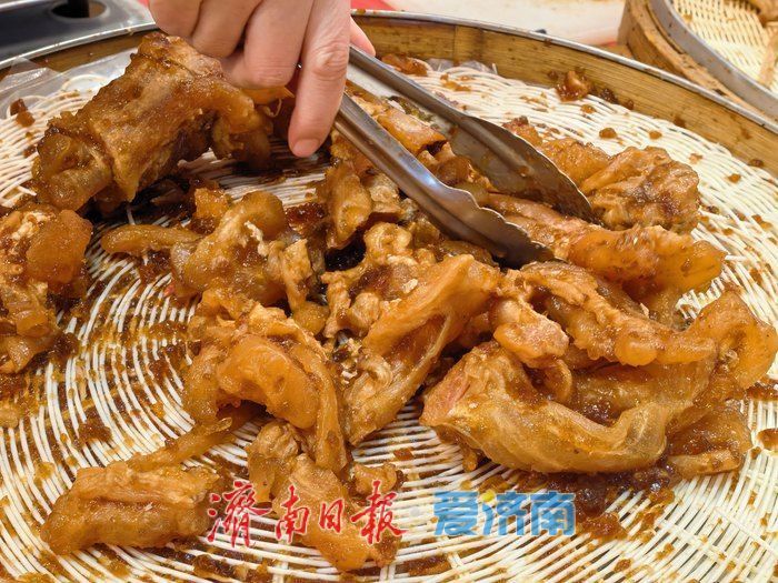 2026山东新春年货会火热进行 济南市民一站式“囤”满幸福