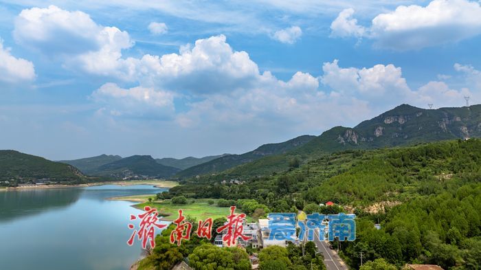 一年四季 泉在济南丨航拍锦绣川水库，“高山草甸”美景令人称赞