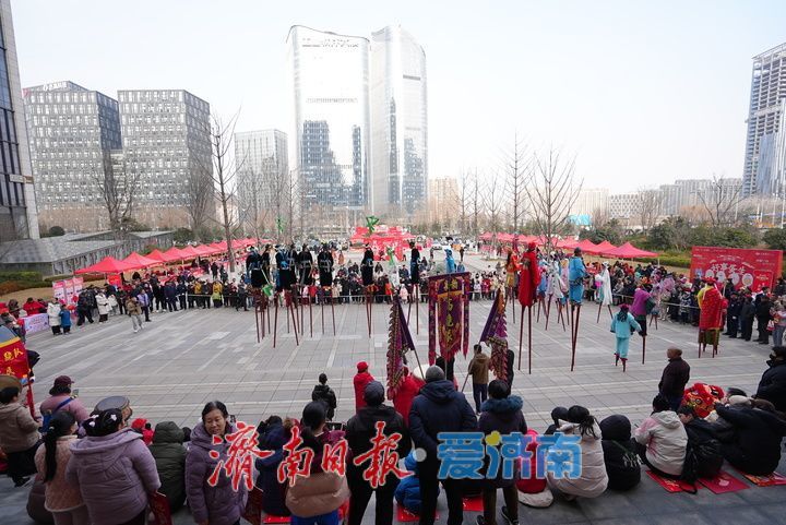 小年高跷闹泉城 年味扑面迎新春