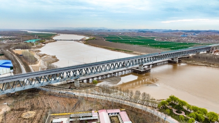 在“千层蛋糕”里捅“马蜂窝” 建邦聊泰黄河公铁大桥这样建成