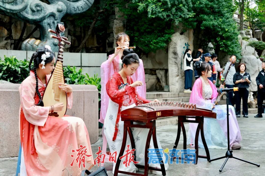 一年四季 泉在济南丨邂逅限定版秋色！这个国庆，在护城河畔解锁历下美景