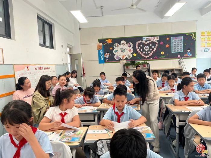 示范课堂绽异彩，青蓝携手促成长——东城教育集团奥龙小学“青蓝工程”之师徒结对展示课研讨活动