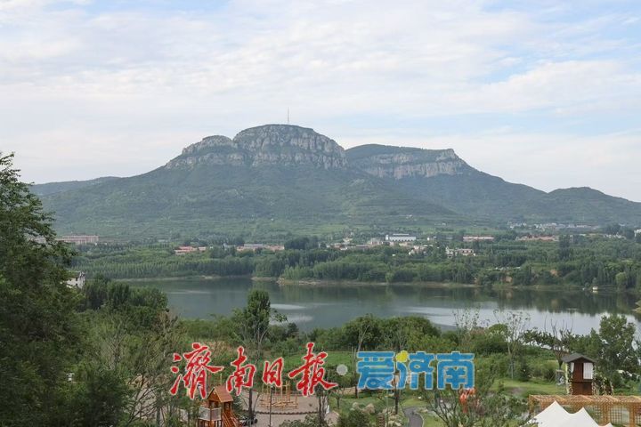 蓝天白云衬青山 长清五峰山绘就夏日山水画卷