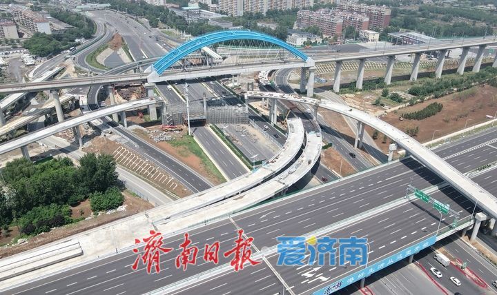 完善路网格局，高铁站新建高架匝道衔接城市主干道