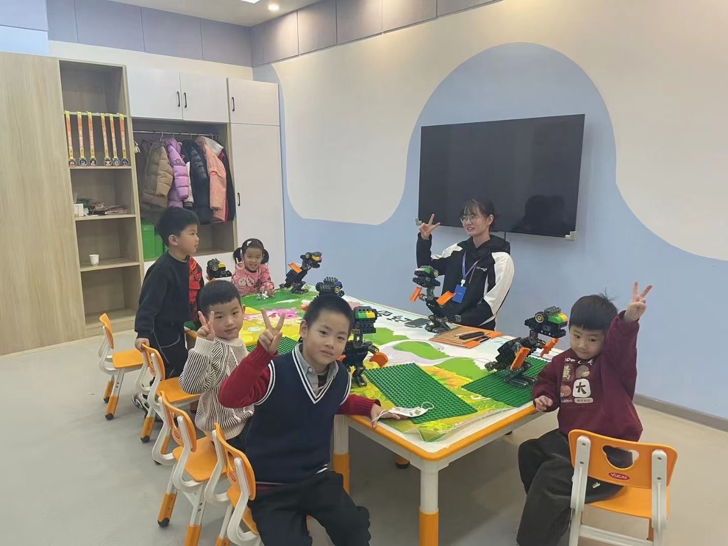 展会招商出效果，主动让利受欢迎，“济南造”教育机器人开足马力向未来