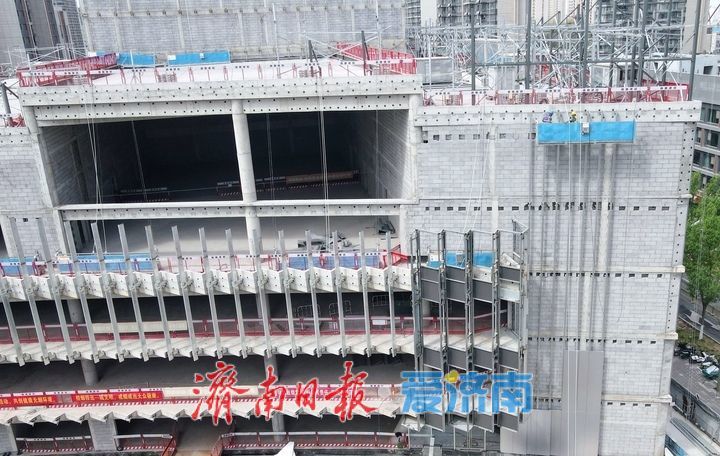 济南中央商务区艺术剧院项目开始外立面幕墙施工