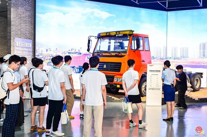 选择济南 共赢未来——2025年优秀大学生就业创业“泉城行”训练营启动