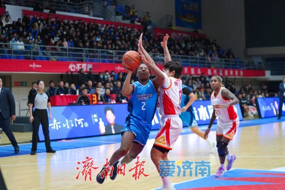 山东女篮战胜山西取赛季首胜张子宇现场观战