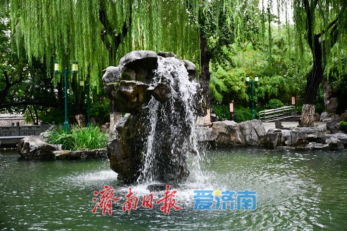 一年四季 泉在济南丨月牙飞瀑映秋色，清泉石上流