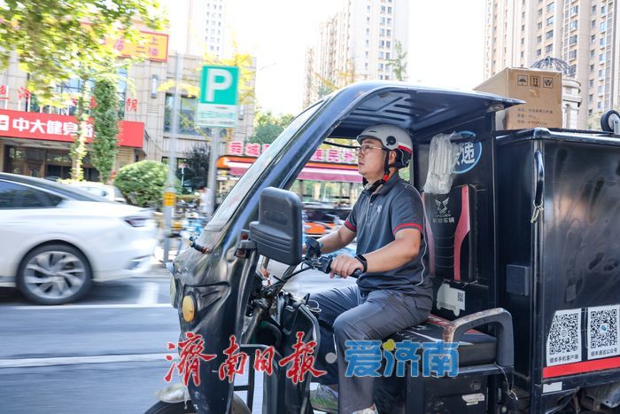 “双节”高峰下的坚守与温情 泉城街巷的“快递温度”