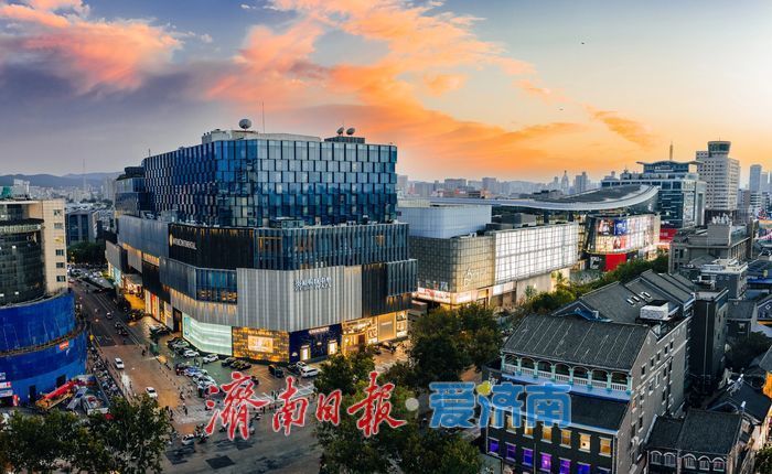 泉城路：一条街与一座城