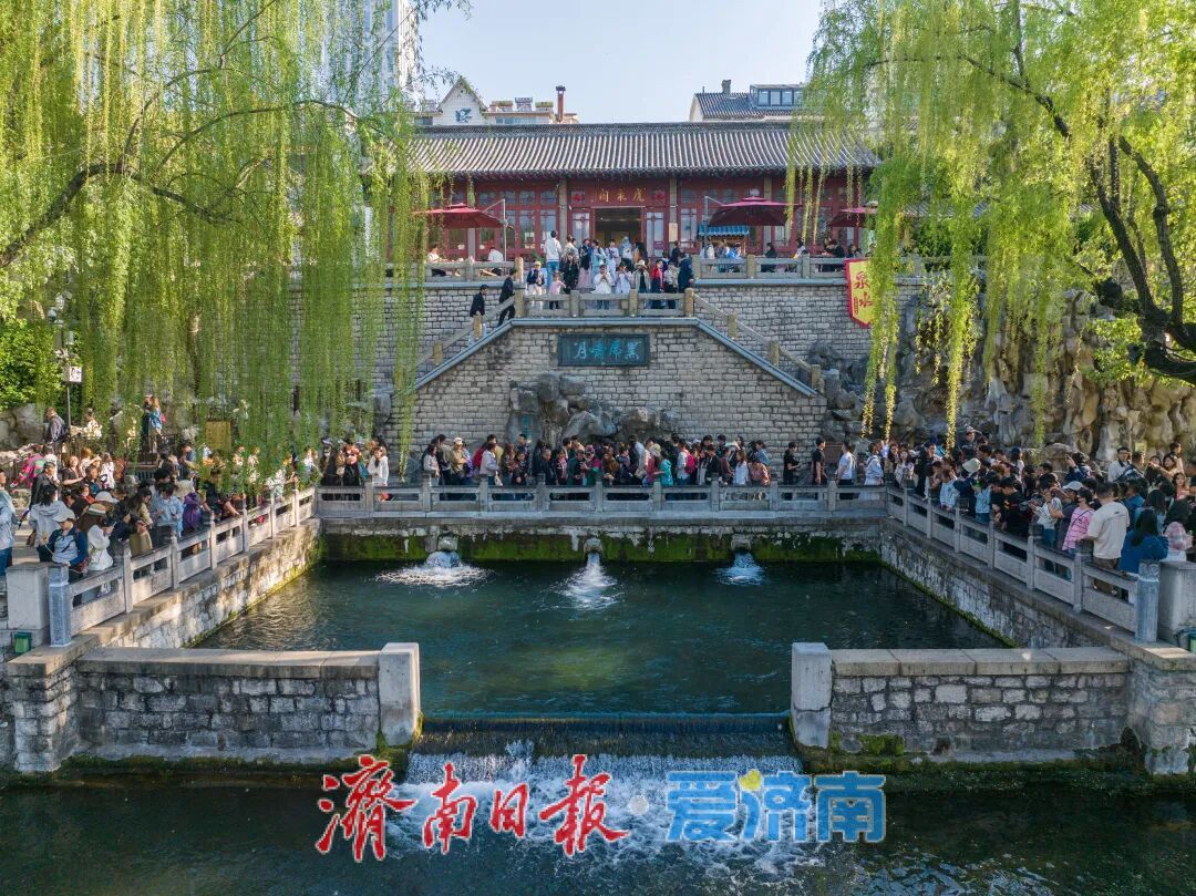 天下第一泉风景区清明假期人气爆棚，千年泉韵绽风华