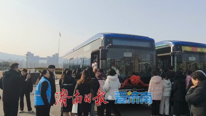 解决师生出行痛点 济南公交新开通高校定制公交