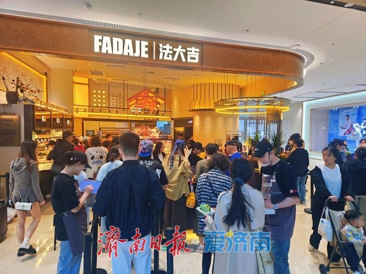 济南假日商圈人气旺 消费热潮焕活力