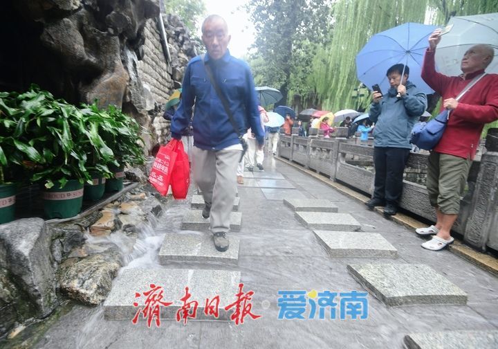 泉水水位屡创新高，黑虎泉版“清泉石上流”上线引人注目