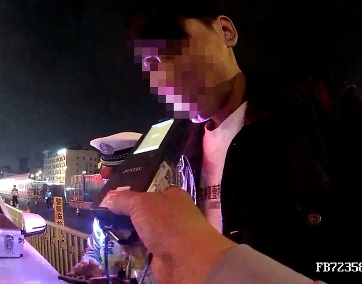 “前面堵了吗？”济南一男子无证酒驾佯装问路被当场拆穿