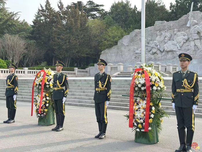 济南市经十一路小学走进济南革命烈士陵园