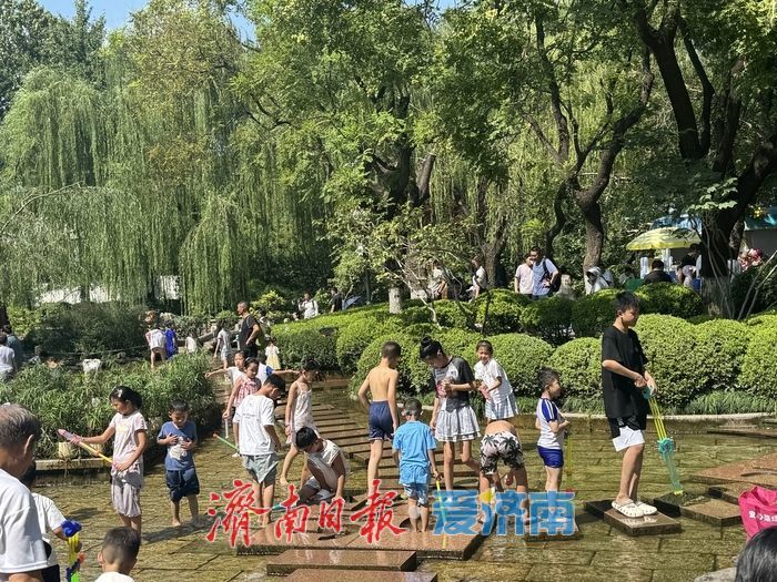 高温天里的清凉乐土：五龙潭清泉边童趣飞扬