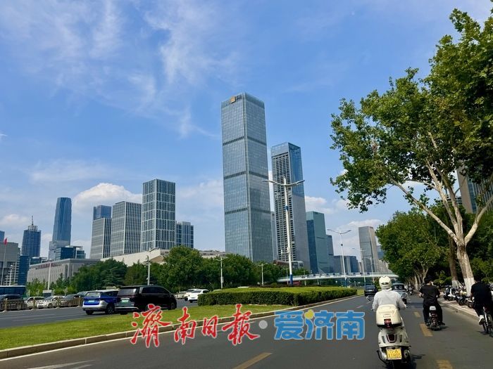 一年四季 泉在济南丨流云漫泉城 楼宇入画来