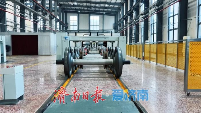 新质生产力在车间：当机器人开始“修火车”