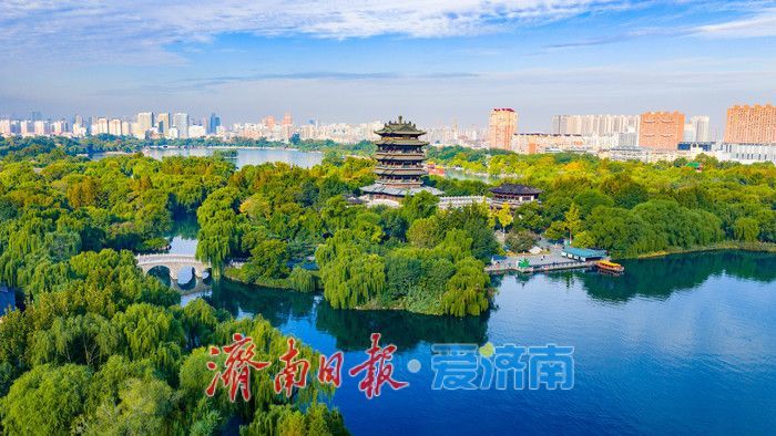 秋雨后晨雾漫明湖 泉城绘就水墨画卷