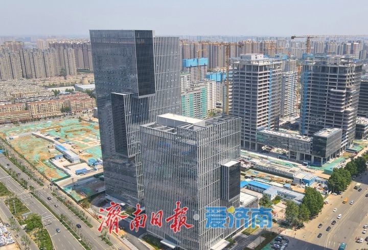 项目强省会｜明湖国际科技创新中心B7地块项目幕墙安装完成