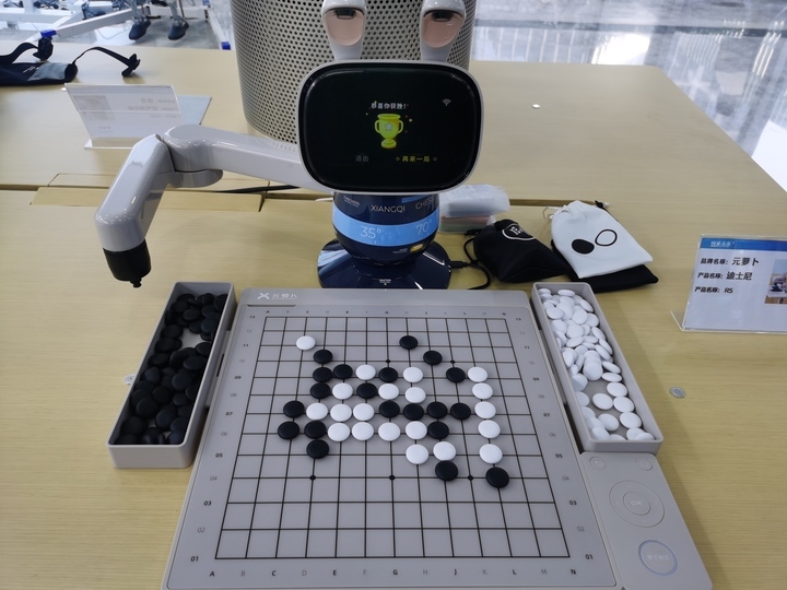 机器人6S模式兴起 济南成北方首站